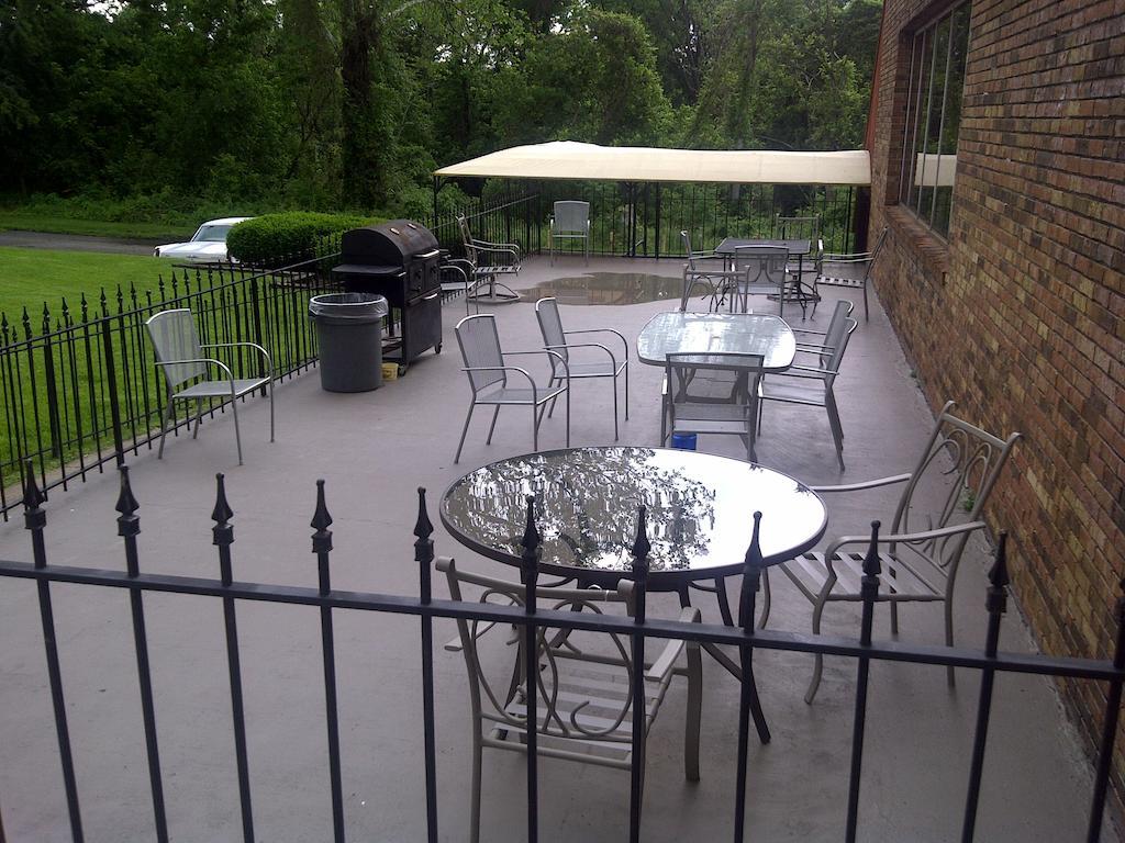 Country Hearth Inn & Suites South Point Exterior photo