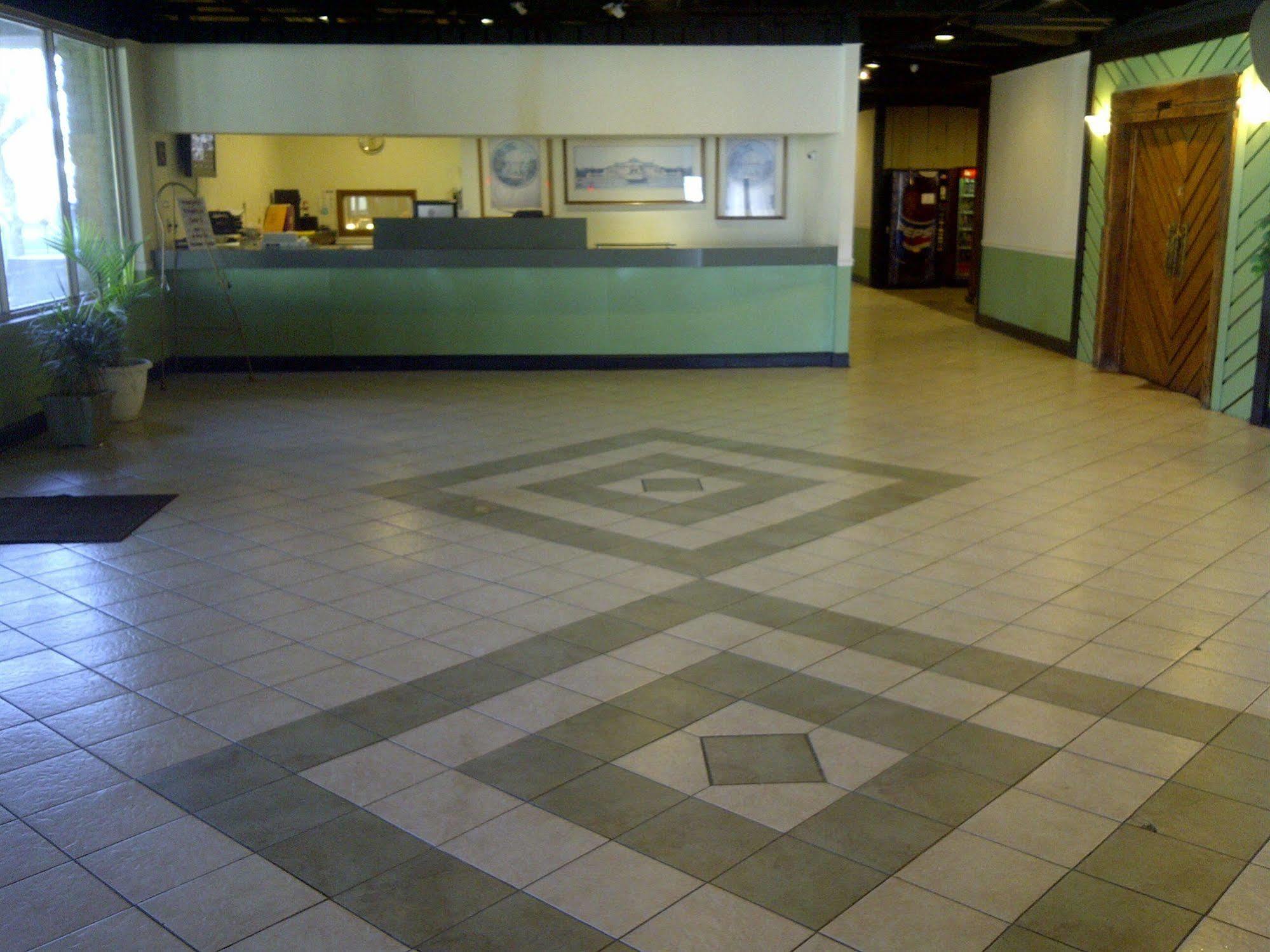 Country Hearth Inn & Suites South Point Exterior photo