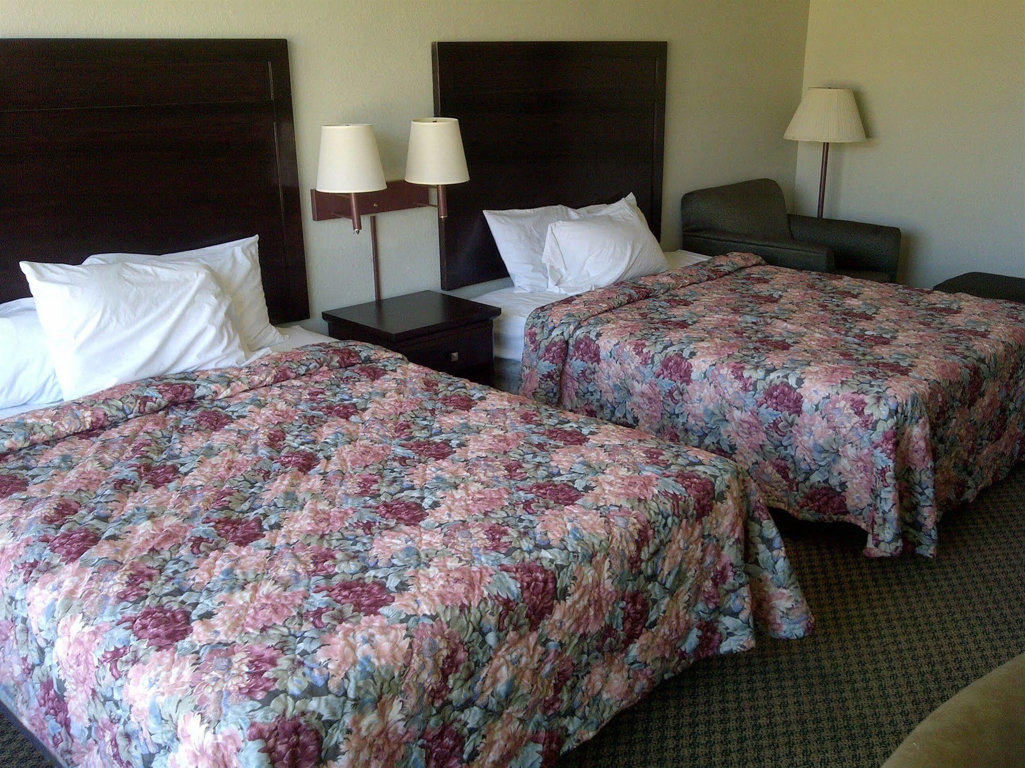 Country Hearth Inn & Suites South Point Exterior photo