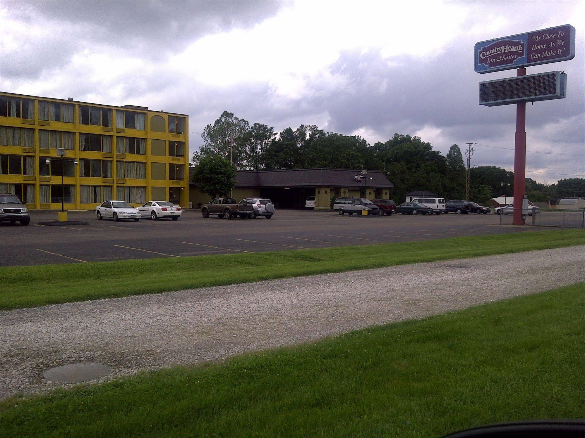 Country Hearth Inn & Suites South Point Exterior photo